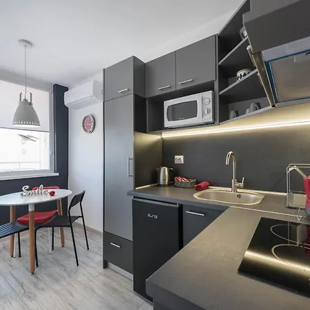 Above The Sea Апартаменти *