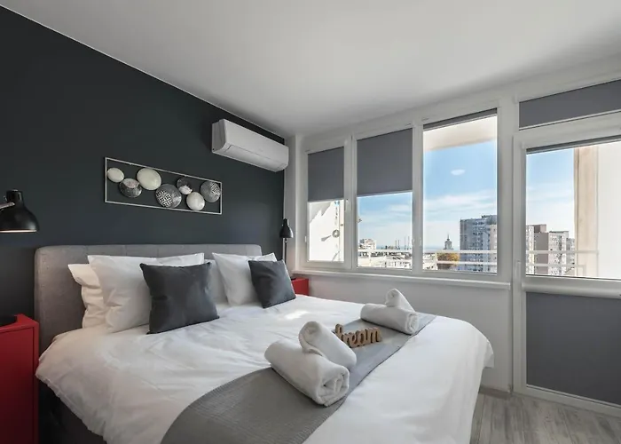 Apartment Above The Sea *