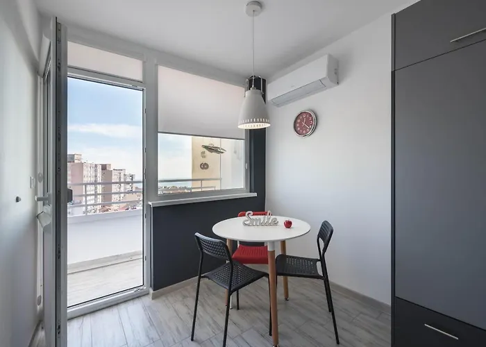 Above The Sea Apartment *