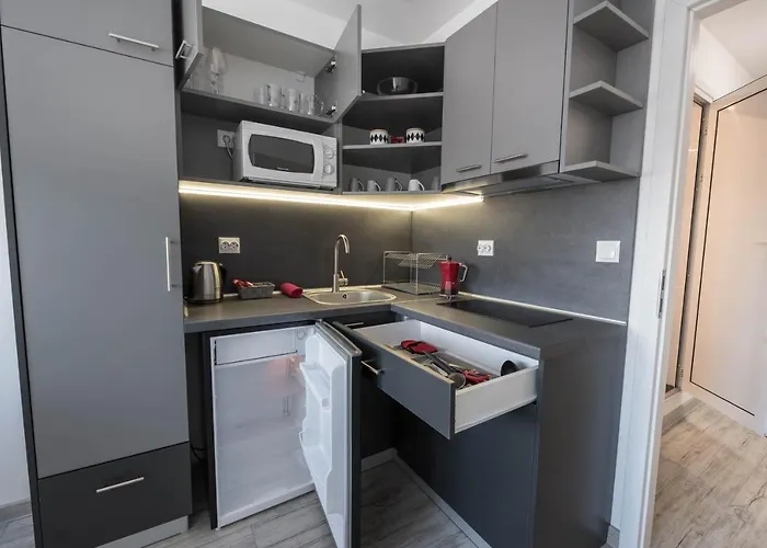 Above The Sea Apartment