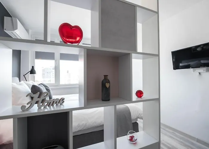 Above The Sea Apartment Warna